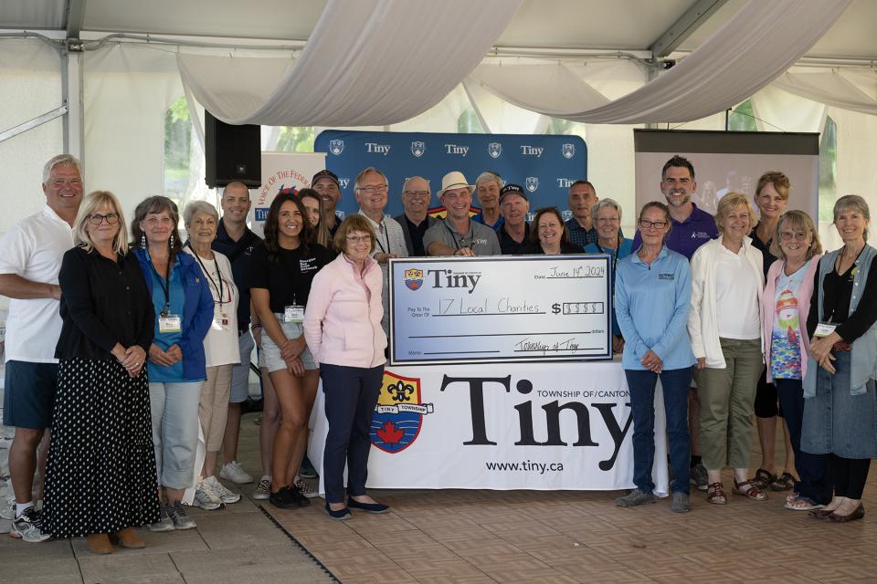 Cheque presentation photo with Council, members of the Mayor's Charity Golf Tournament Committee, and recipient charity organizations