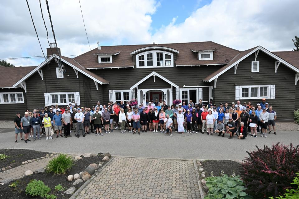 Group photo of all golf participants and Mayor Evans from a higher angle