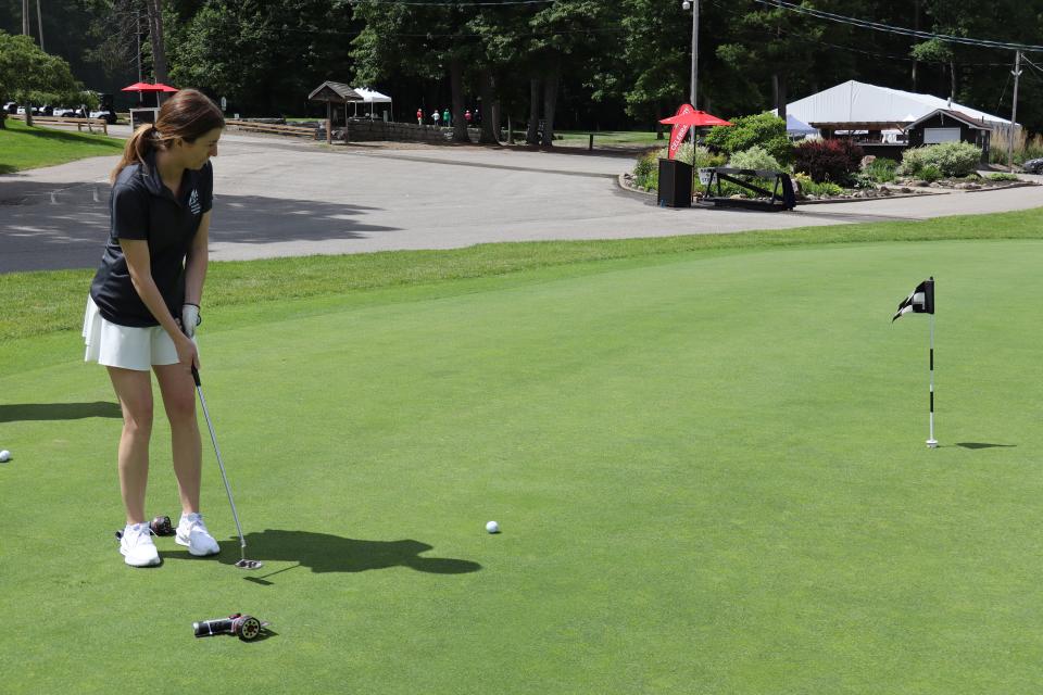 Female golfer at the Mayor's putting challenge