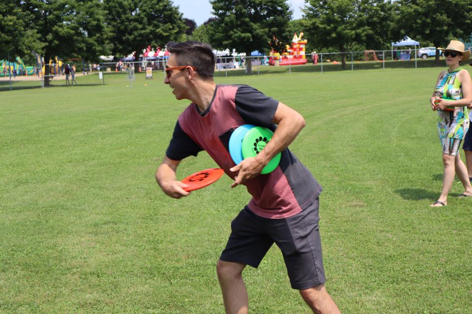 Man about to throw a frisbee